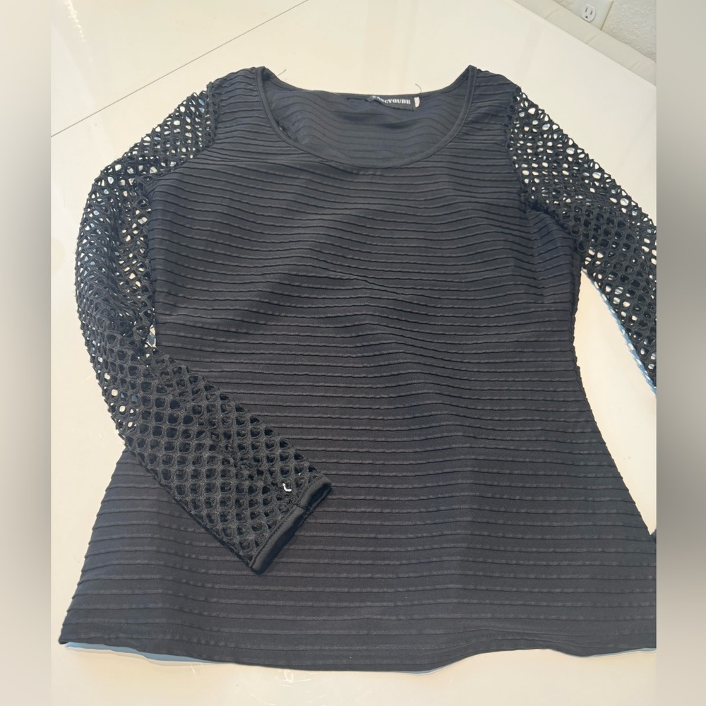 Pre loved Black with Meah Sleeves Shirt